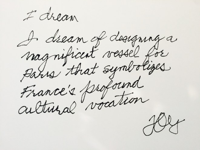 Louis Vuitton Foundation Párizs szögletes aranyhal 12