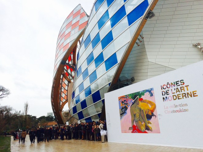 Louis Vuitton Foundation Párizs szögletes aranyhal 14