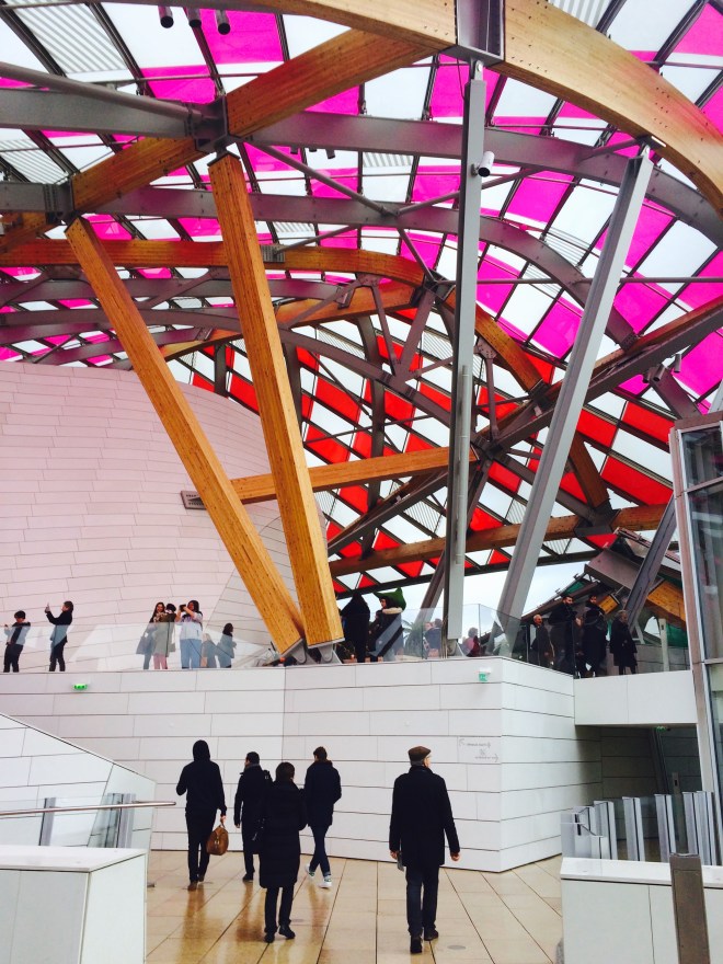 Louis Vuitton Foundation Párizs szögletes aranyhal 16