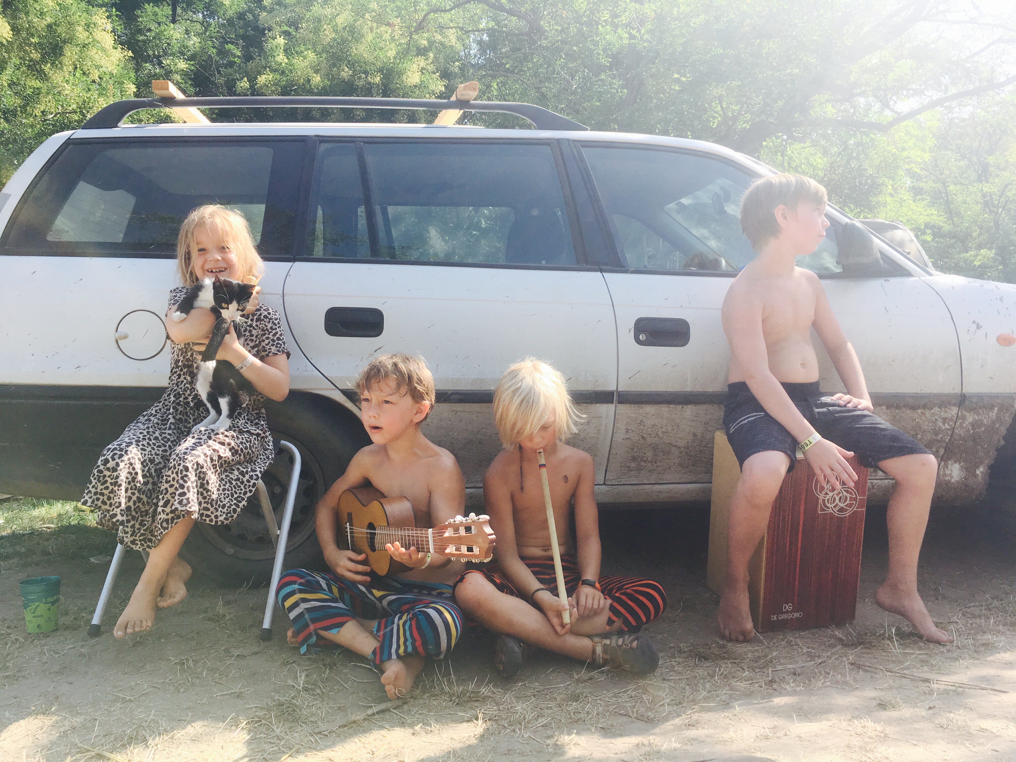 Ozora gyerekekkel 4 szögletes aranyhal